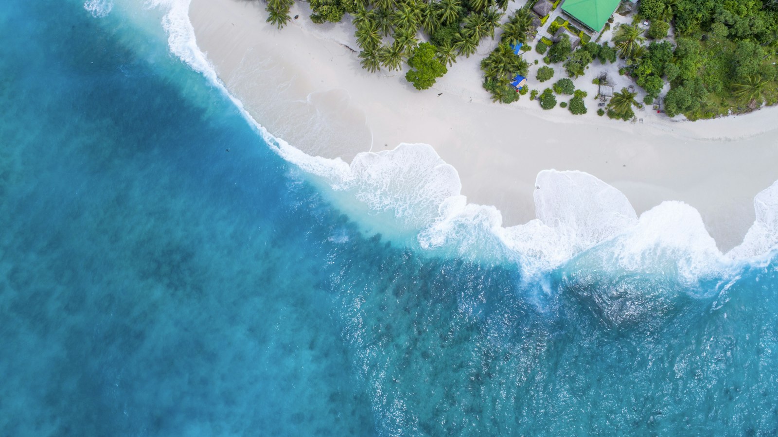 Acantilado y mar Caribe en la punta sur de Isla Mujeres